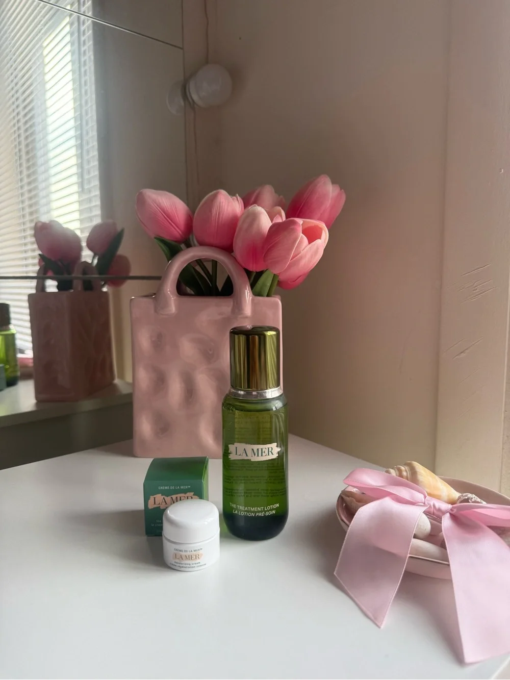 La Mer Skincare Set in Green and Pink